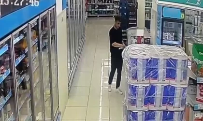 Marketteki dolaptan 7 bin 500 lira değerinde, 30 taşınabilir hard disk çaldı