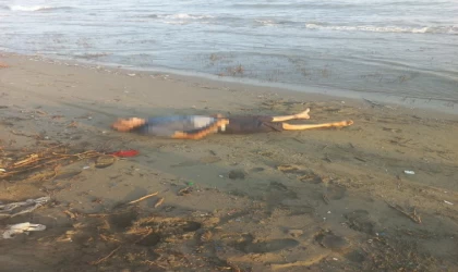 Mersin’de dalgalı denizde 1 kişi boğuldu, 1 kişi de kayıp