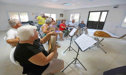 Mezitlililer gönüllü evlerinde keyifli vakit geçiriyor