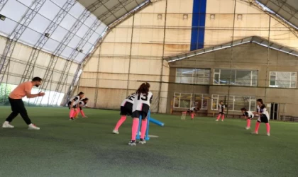 ’Mor Menekşeler’, futboldan sonra kriket sporunda da Türkiye ikincisi oldu (2)- Yeniden