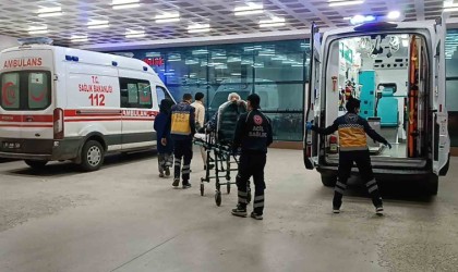 Motosiklet otomobille çarpıştı: 1 yaralı