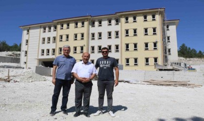 Müdür Başyiğit, yapımı devam okul inşaatlarında incelemelerde bulundu