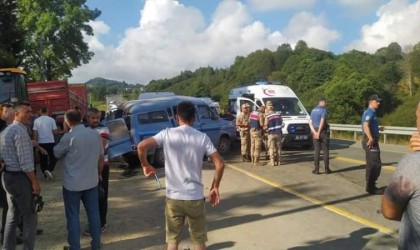 Orduda 2 minibüs çarpıştı: 15 yaralı