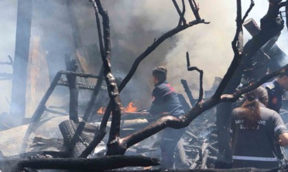 Ot yangını depoyu küle çevirdi