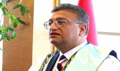 Rektör Kızıltoprak, kutlama çiçeği yerine derneklere bağışta bulunulmasını istedi