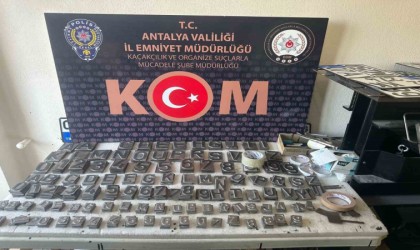 Sahte plakalar bastı, internet üzerinden satışa çıkardı