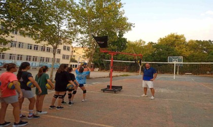 Salihlide öğrenciler voleybol smaç makinesiyle tanıştı