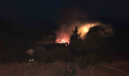 Samanlık yangınında 60 balya ve 1 ton dökme saman kül oldu