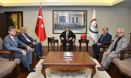 Samsun Valisi Tavlı, ayağının tozuyla toplantılara başladı