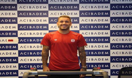 Sivassporda Rey Manaj, sağlık kontrolünden geçti