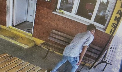 Taksiden indi, duraktan telefon çaldı