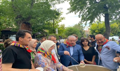 TBMM Eski Başkanı Mustafa Şentop yörüklere aşure dağıttı!