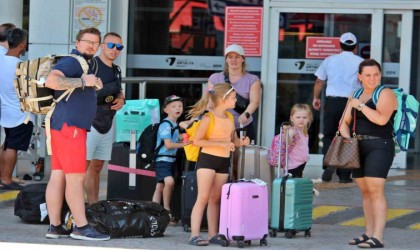 Temmuz ayında Antalyaya 2 milyon 660 bin 420 turist geldi