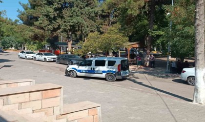 Traktörün çarptığı duvarın altında kalan dede ve torunu hayatını kaybetti