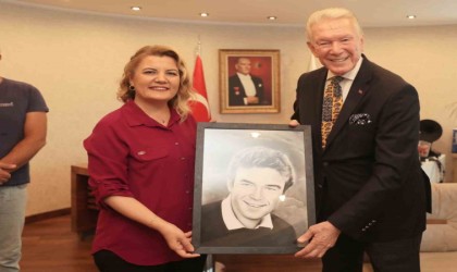 Uğur Dündara Altın Pişmaniye ödülü