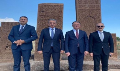 Vali Akkoyun, Malazgirt Zaferinin 952nci yıl dönümü etkinliklerine katıldı