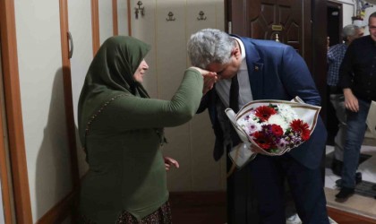 Vali Aslan şehit ailelerini yalnız bırakmıyor