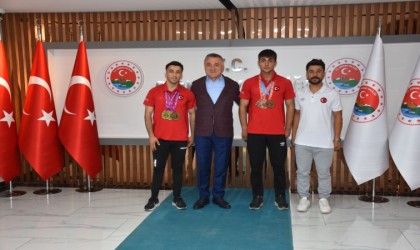 Vali Bilgin, Avrupa Şampiyonu Harun Algülü kabul etti