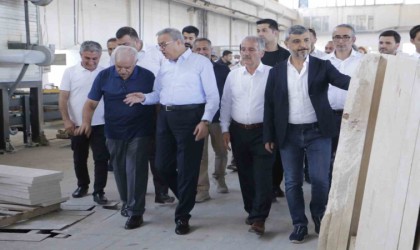 Vali Su, OSBde faaliyet gösteren fabrikaları inceledi