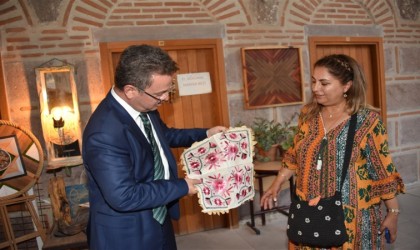 Vali Ünlü, tarihi Kurşunlu Hanı gezdi