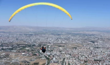 Yamaç Paraşütü Mesafe Yarışları Türkiye Şampiyonası Kayseri’de başladı