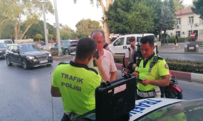 Yaralı yerde acı içerisinde yatarken, motosiklet sürücüsü kaçtı