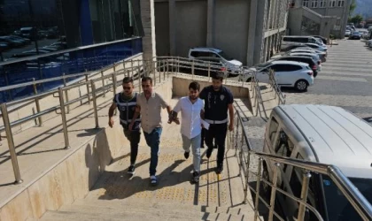 Yeğeniyle ilişkisini onaylamadığı kişiyi, arkadaşı tüfekle vurdu