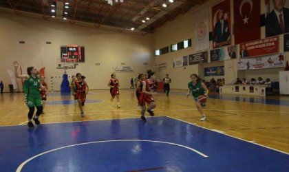 Yıldızlar ligi çeyrek final heyecanı Burhaniyede yaşanıyor