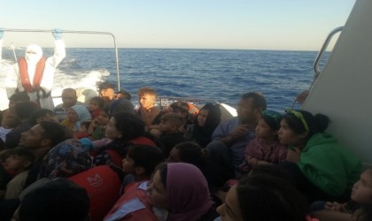 Yunan unsurlarınca ölüme terk edilen 62 kaçak göçmen kurtarıldı