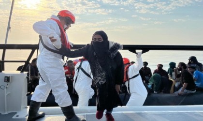 Yunanistanın ittiği göçmenleri Sahil Güvenlik kurtardı