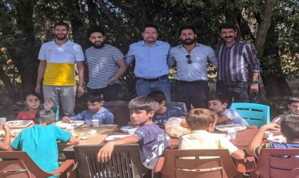 100 çocuğa yemek ve kırtasiye malzemesi dağıtıldı