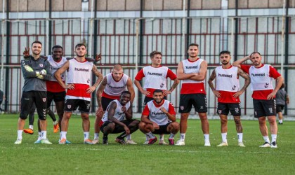 31 futbolcu ile yollarını ayıran Samsunspor, 14 yeni transfer yaptı