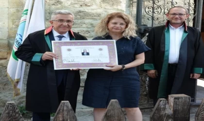 40 yıl önce bıraktığı fakülteyi bitirip, 63 yaşında avukat oldu