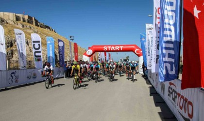 470 kilometrelik uluslararası bisiklet yarışı Vandan start aldı