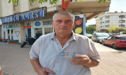73 yaşında, 30’uncu denemesinde sürücü belgesi aldı