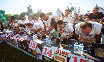 8 tahanlı pide yedi, 10 altın kazandı