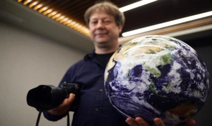 80 bin kilometre katedip 50 astronotun fotoğrafını çekti: Döndüklerinde daha ciddi olduklarını fark ettim