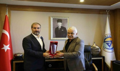 AK Parti Genel Başkan Yardımcısı Mustafa Şen, Avrasya Üniversitesini ziyaret etti