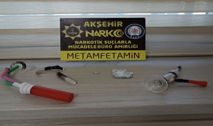 Akşehirde uyuşturucu tacirlerine operasyon: 5 gözaltı