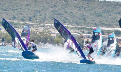 Alaçatı Wind Fest’te Alaçatı’nın rüzgarı çocuk ve gençler için esmeye devam ediyor
