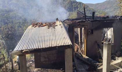 Alevlere teslim olan ev kullanılmaz hake geldi
