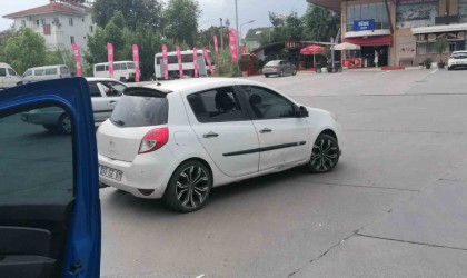 Antalyada otomobil motosikletle çarpıştı: 2 yaralı