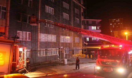 Apartman dairesinde korkutan yangın