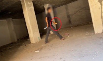 Arsızlığın böylesi: Yıkım yapılan binanın bodrum katında uyuşturucu içerken yakalandılar