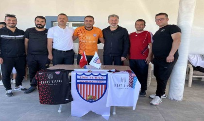 At üzerinde sözleşme imzaladı