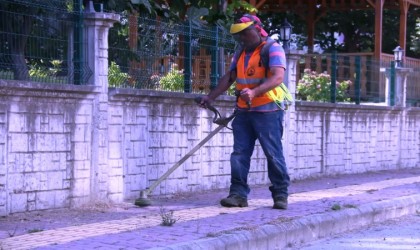Atakumun park ve bahçelerinde yoğun mesai