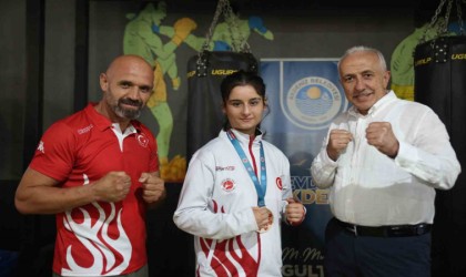 Avrupanın en büyüğü oldu, kız çocuklarının rol modeli haline geldi