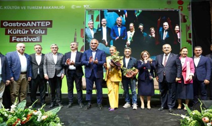 Bakan Ersoy ve Şahin, şef Arda Türkmen ile gastronominin geleceğini konuştu