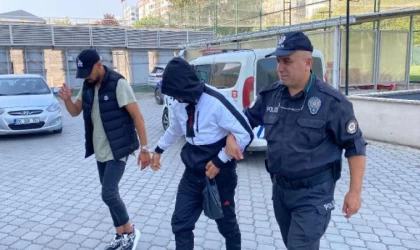 Balkondan girdikleri evde hırsızlık yapan 2 şüpheli yakalandı