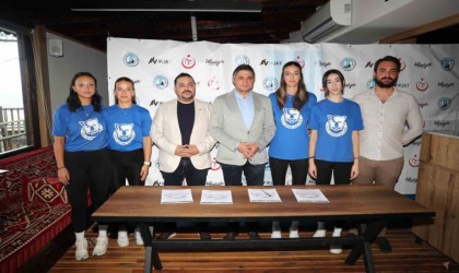 Başkan Acar, Aliağanın profesyonel kadın voleybolcularıyla bir araya geldi